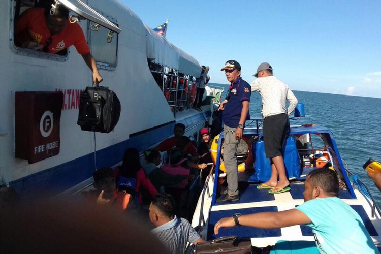 KM Tawindo yang yang memuat 80 penumpang dan 6 kru kapal terbakar di perairan Anjung Ahus Kabupaten Nunukan, Kalimantan Utara. Tidak ada korban jiwa dalam kecelakaan tersebut. 