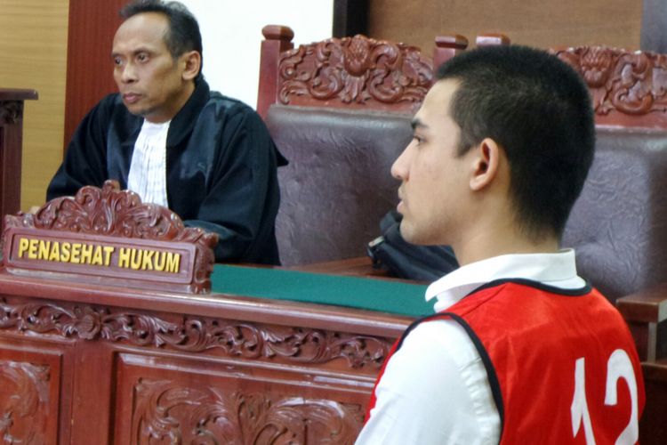 Axel Matthew Thomas dalam ruang sidang di Pengadilan Negeri Tangerang, Rabu (20/9/2017).