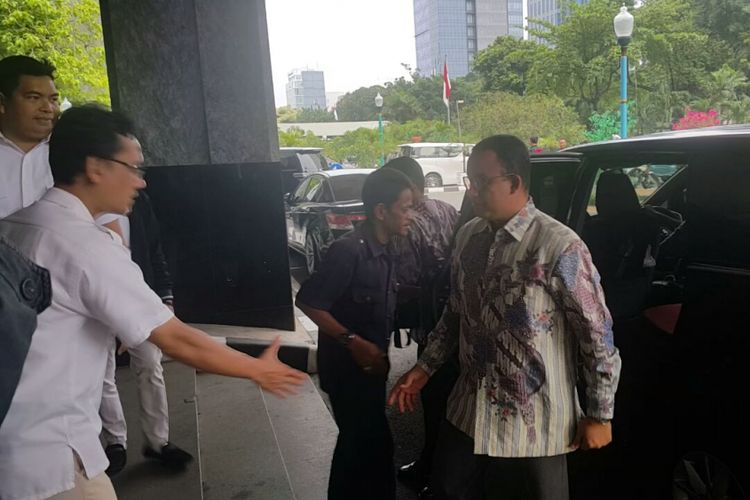 Gubernur terpilih DKI Jakarta Anies Baswedan mendatangi Gedung DPRD DKI Jakarta, Selasa (10/10/2017).