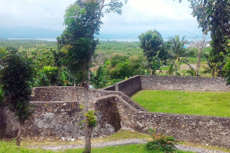 Benteng Orange  diperkirakan ada sejak awal abad XVI. BPCB Gorontalo menemukan struktur bastion baru saat melakukan ekskavasi beberapa waktu lalu