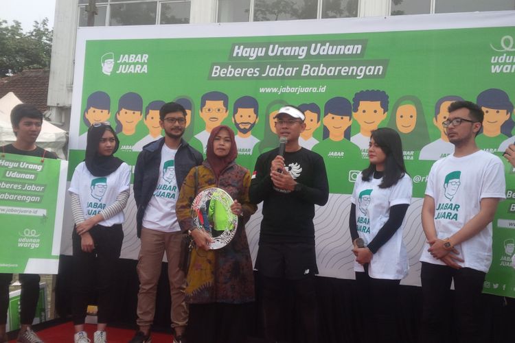 ‎Relawan Jabar Juara melakukan launching sekaligus ‎sosialisasi Udunan Warga di arena Car Free Day Buahbatu, Kota Bandung, Minggu (19/11/2017). ‎Dalam kurun waktu 3 jam, pengumpulan dana urunan itu mencapai angka  Rp. 60.000.000‎.