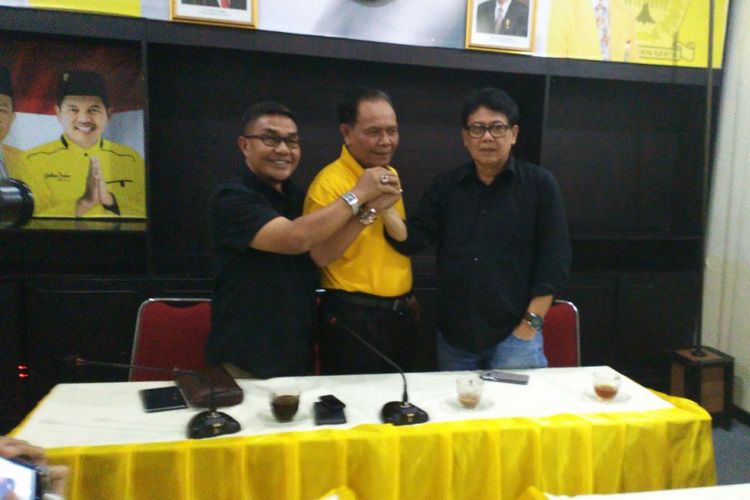 Tiga ormas pendiri Golkar di Jabar mendesak DPP Golkar menggelar Munaslub untuk mengganti Ketua DPP Golkar Setya Novanto yang terjerat kasus korupsi e-KTP.