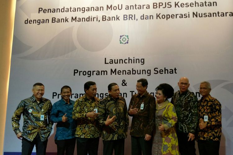 Acara Penandatanganan Kerja Sama antara BPJS Kesehatan bersama Bank BRI, Bank Mandiri, dan Koperasi Nusantara di Kantor Pusat BPJS, Jakarta, Senin (18/12/2017).