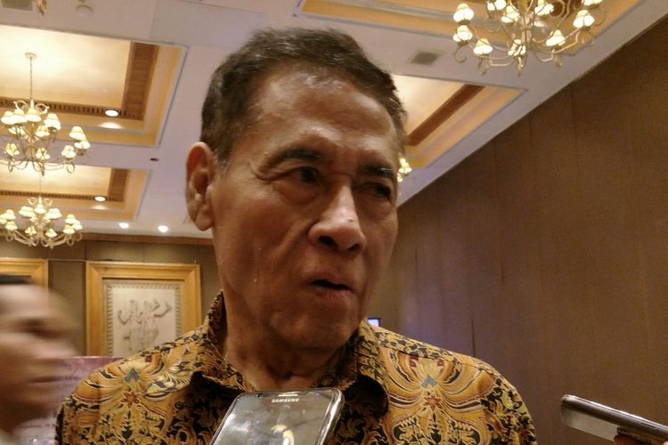 Perumus Rancangan Kitab Undang-undang Hukum Pidana (RKUHP) Muladi, ketika ditemui di hotel Aryaduta, Jakarta, Selasa (19/12/2017). 