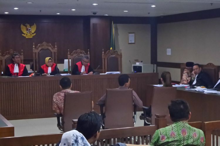 Persidangan kasus korupsi dengan terdakwa Gubernur nonaktif Sulawesi Tenggara Nur Alam di Pengadilan Tipikor Jakarta, Rabu (24/1/2018).