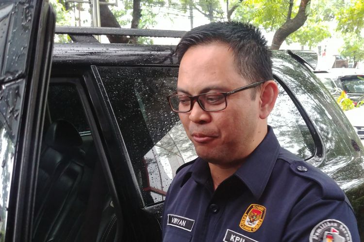 Komisioner KPU Viryan Azis usai memimpin proses verifikasi faktual di Kantor DPP Partai Gerindra, Jakarta, Senin (29/1/2018).