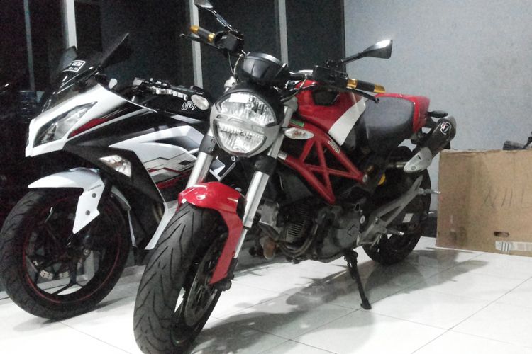 Salah satu motor Ducati yang dijual diler moge seken R&J Motorsport yang beralamat di Jalan Jatiluhur, Duren Tiga, Jakarta Selatan, Jumat (9/2/2018).