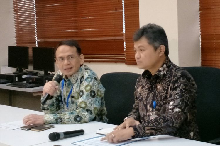 Konfrensi pers Kepala Departemen Pengelolaan Moneter Bank Indonesia, Doddy Zulverdi (kanan) saat konferensi pers di Kantor Pusat Bank Indonesia, Jakarta, Rabu (14/3/2018). 