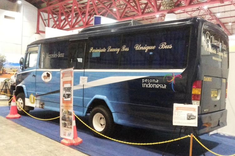 Bus Mercedes Benz Vario yang dimiliki Perum DAMRI.  Bus ini menjadi satu dari beberapa bus lawas yang dipamerkan di acara Indonesia Classic N Unique Bus (Incubus) 2018 di Hall B Jakarta International Expo, Kemayoran, Jakarta Pusat pada 22-24 Maret 2018.
