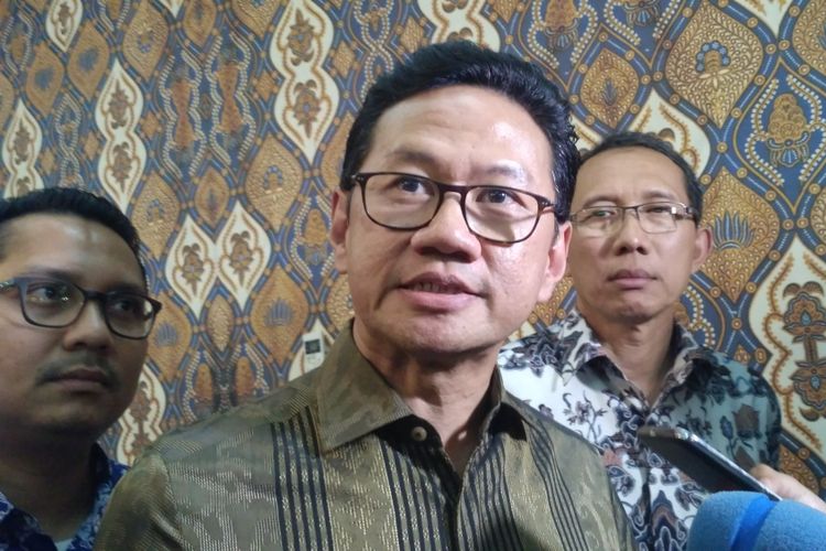 Presiden Direktur PT Cirebon Energi Prasarana, Heru Dewanto (tengah). Gambar diambil di Jakarta pada Jumat (4/5/2018).
