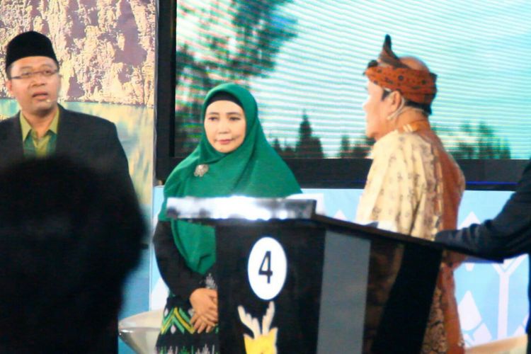 Mataram, Kompas.com suasanabdebat antara paslon Zulkiflimansyah dan Ali Bin Dachlan dalam debat Pilkada Paslon Gubernur dan Wakil Gubernur NTB, di Lombok Raya Mataram Sabtu Malam (12/5) 