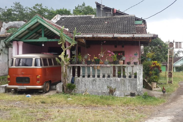 Rumah Hari Sudarwanto di RT 1 RW 10 Desa Candirenggo, Kecamatan Singosari, Kabupaten Malang terlihat sepi, Kamis (17/5/2018). 