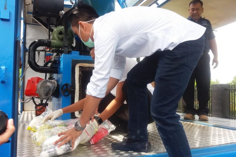 Badan Narkotika Nasional Provinsi (BNNP) Kepulauan Riau (Kepri) melakukan pemusnahan barang bukti Narkotika jenis Sabu seberat 19.075 gram atau 19 Kg dari 6 kasus peredaran gelap Narkoba jaringan sindikat narkotika yang terjadi di Wilayah Kepri.