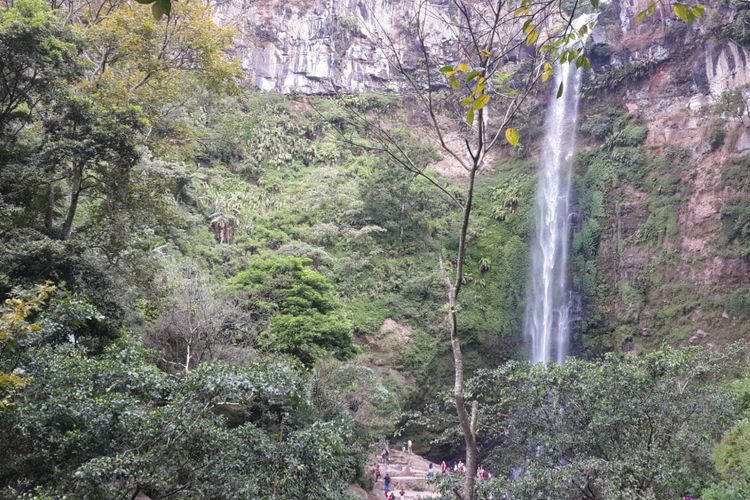 Coban Rondo atau air terjun janda di Kecamatan Pujon, Kabupaten Malang, Selasa (10/7/2018)