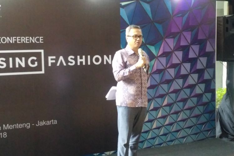 Deputi Pemasaran Bekraf Joshua Simanjuntak saat memaparkan soal Rising Fashion di Jakarta, Rabu (25/7/2018).