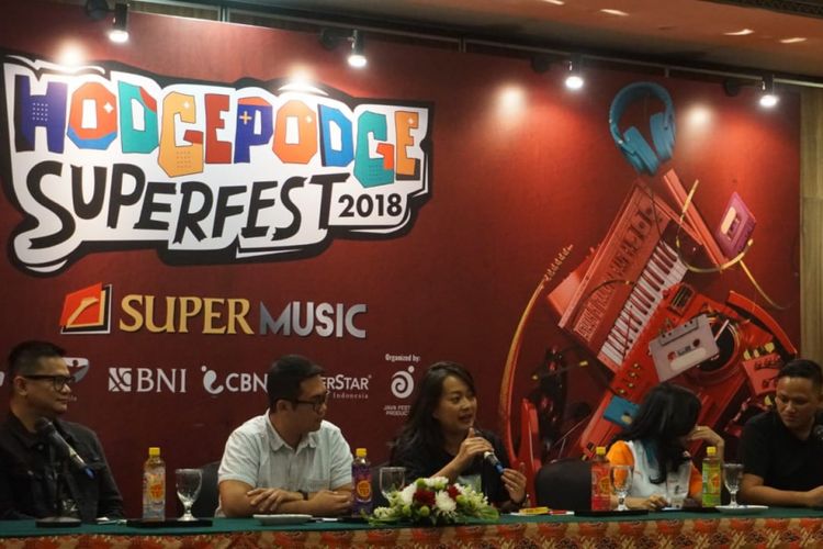 (dari kiri) Head of Corporate Secretary CBN Harry Setiawan, Representatif Super Music Vicky Setiawan, Direktur Utama Java Festival Production, CEO BNI Wilayah Jakarta Kota Yessy Kurnia, Tim program Java Festival Production Nikita Dompas dalam jumpa pers Hodgepodge Superfest 2018 di Hotel Borobudur, Gambir, Jakarta Pusat, Jumat (31/8/2018).