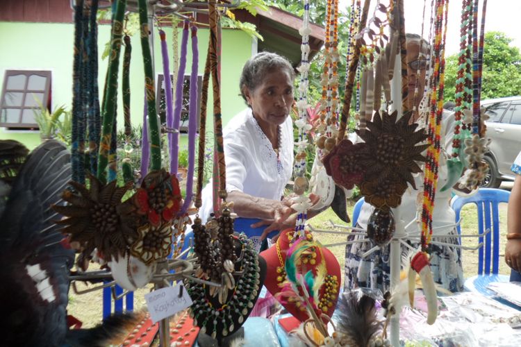 Sejumlah aksesori kerang dihasilkan oleh para ibu pelaku industri rumahan (IR) Klasis Manokwari.