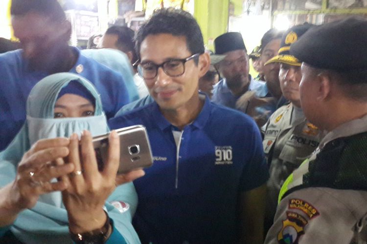 Calon Wakil Presiden nomor urut 02 Sadiaga Salahudin Uno saat berkunjung ke Pasar Besar Kota Malang, Jumat (23/11/2018)