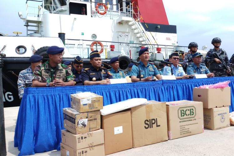 Tim Gabungan Guskamla Koarmada I mengamankan dua kapal asing berbendera Singapura di kawasan perairan Indonesia, Srnin (26/11/2018).