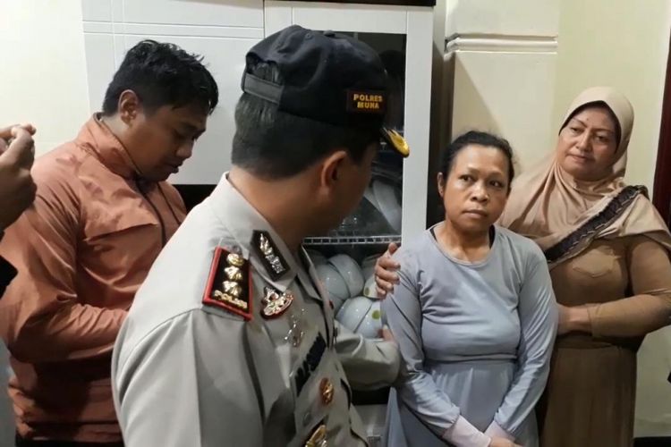 Seorang ibu rumah tangga, Hamdia Marati, menjadi korban perampokan, Kamis (29/11/2018) dini hari, sekitar pukul 03.00 Wita.  Perampok tersebut menyekap seorang anaknya yang masih berusia sekitar belasan tahun di dalam kamar mandi karena memberikan perlawan terhadap perampok tersebut. 