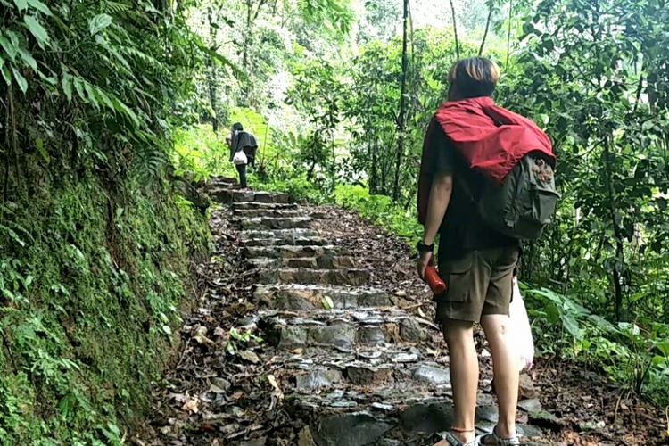 Perjalanan menuju camping ground kawasan wisata Situ Gunung, Sukabumi, Jawa Barat.