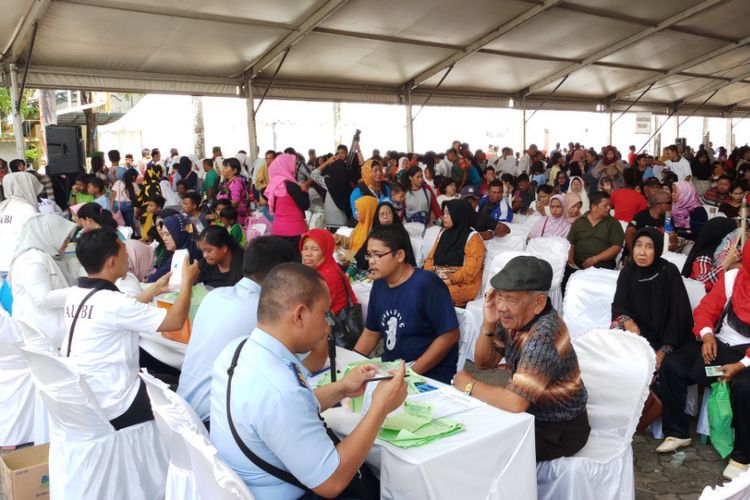Sebanyak 3.000 warga Tanjungpinang, Kepulauan Riau mendatangi pengobatan gratis yang digelar  Perwakilan Umat Buddha Indonesia (Walubi) di Tanjungpinang, Kepulauan Riau, Minggu (3/2/2019).