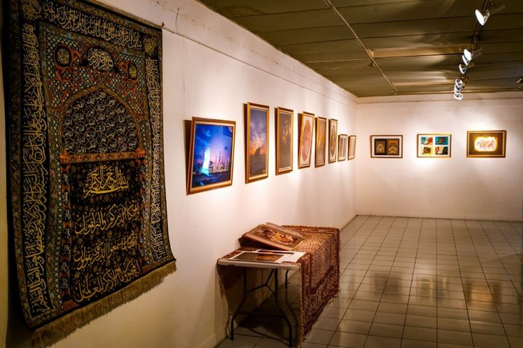 Pameran Seni dan Budaya Iran bertempat di Galeri Cipta II, Taman Ismail Marzuki, Jakarta. Berbagai hasil kesenian dan foto lanskap Iran dipertontonkan di sini.