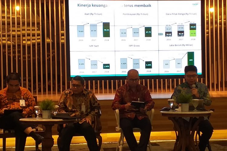 Jajaran direksi PT Bank Syariah Mandiri atau Mandiri Syariah dalam paparan kinerja 2018 di Wisma Mandiri, Jakarta, Senin (11/3/2019).