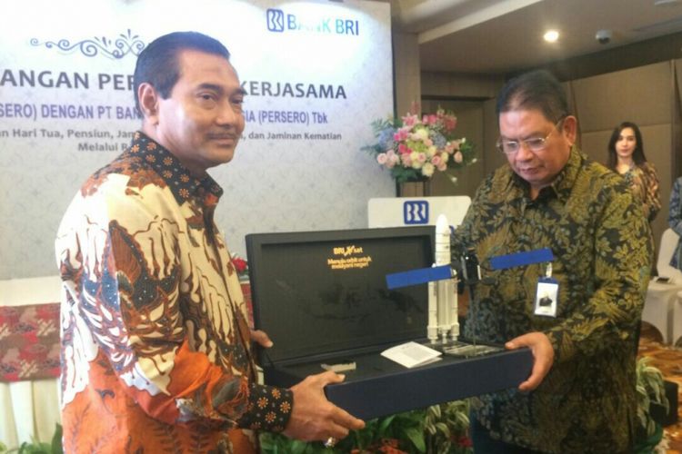 Acara penandatanganan kerja sama PT Taspen (Persero) dengan PT Bank Rakyat Indonesia (BRI) Tbk di Hotel Borobudur, Jakarta, Selasa (27/3/2018). 