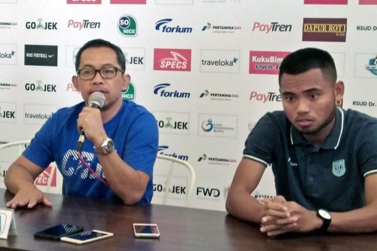 Pelatih Persela Lamongan Aji Santoso (kiri) dan Saddil Ramdani.