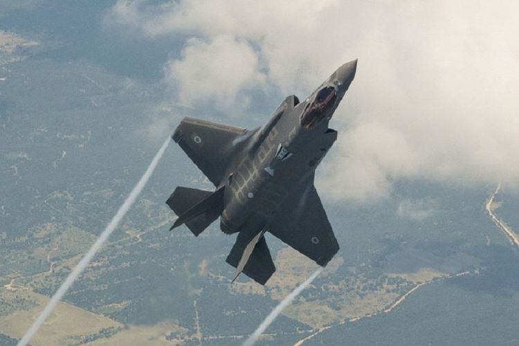 Jet tempur siluman baru Israel, F-35, buatan Lockheed Martin, AS, dalam terbang uji coba. (Foto: Dok)