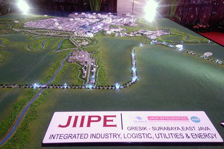 Maket Kawasan Industri Java Integrated Industrial & Port Estate (JIIPE) di Gresik, Jawa Timur.