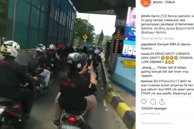 Ratusan pengendara motor masuk tol dalam kota menuju Pancoran, Kamis (7/2/2019).
