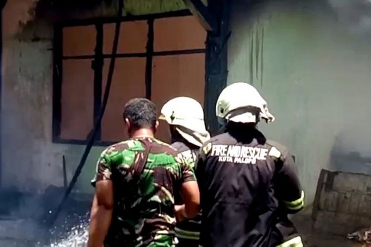 Asrama TNI Kodim 1403 sawerigading kota palopo hangus terbakar, Kamis (27/9/2018)