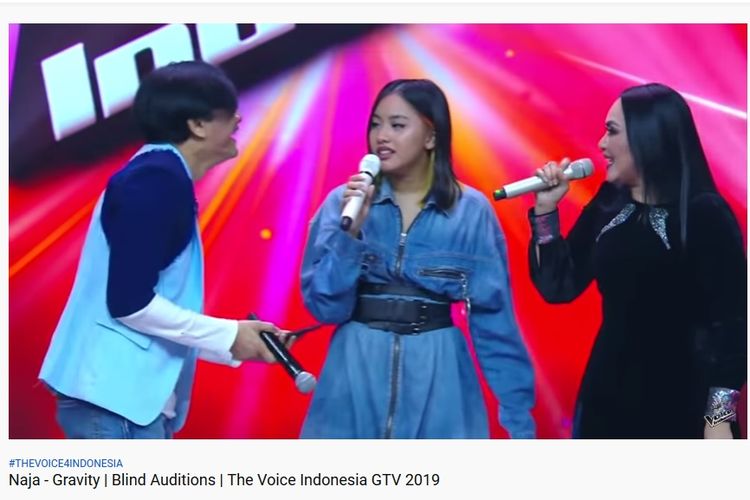 Armand Maulana, bersama istrinya Dewi Gita dan anaknya Naja Dewi Maulana di panggung The Voice Indonesia. 