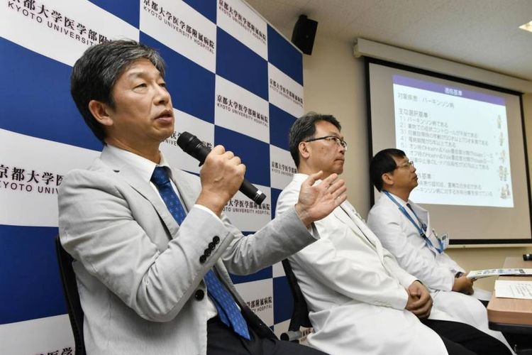 Profesor Universitas Kyoto Jun Takahashi berkata dalam konferensi pers Senin (30/7/2018), pihaknya akan memulai uji klinis metode pengobatan penyakit Parkinson minggu ini. Mereka menggunakan sejenis sel yang berpotensi mengobati penyakit Parkinson. 