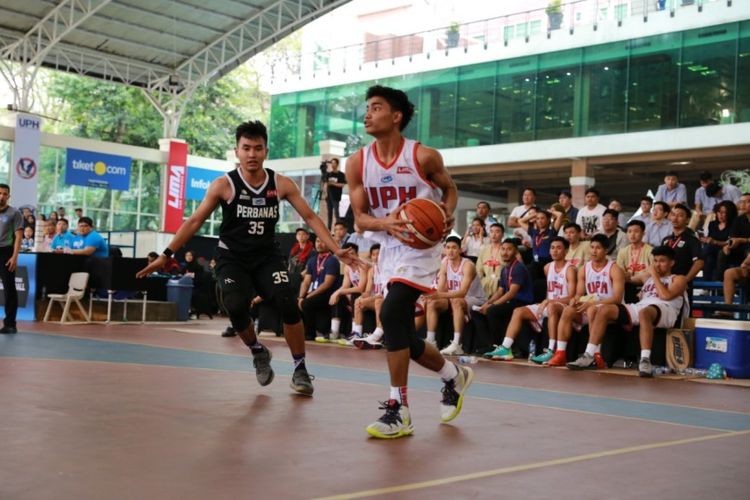 Juara bertahan tim putra Universitas Pelita Harapan (UPH) harus bekerja keras  sebelum menundukkan  Perbanas  pada  semifinal  LIMA Basketball: Air Mineral Prim-A Greater Jakarta Conference Season 7.
