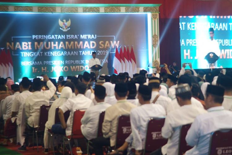 Presiden Jokowi saat menyampaikan sambutan dalam Peringatan Isra Miraj di GOR Pandawa Solo Baru, Kecamatan Grogol, Kabupaten Sukoharjo, Rabu ( 3/4/2019) malam. 