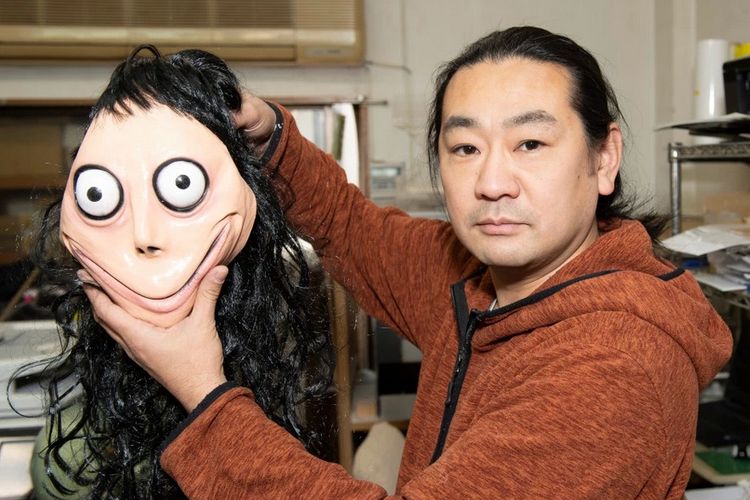 Keisuke Aiso, seniman asal Tokyo Jepang yang menciptakan boneka karakter perempuan menyeramkan bernama Momo, yang viral setelah dipakai dalam Momo Challenge.