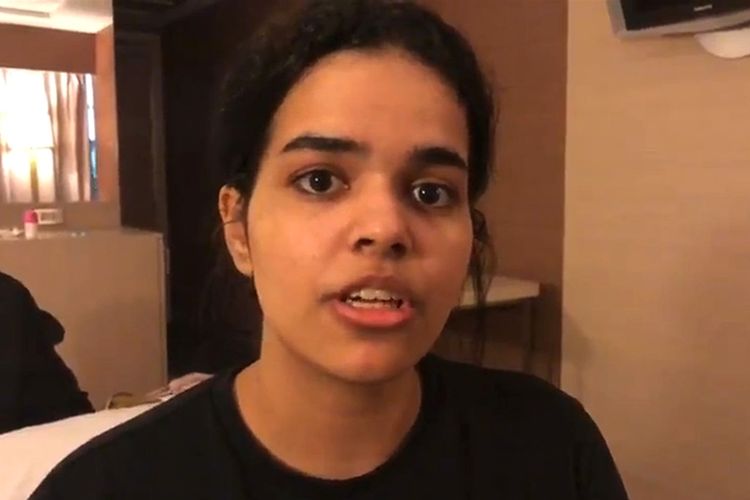 Perempuan asal Arab Saudi, Rahaf Mohammed Alqunun, yang terancam deportasi dari Thailand, setelah melarikan diri dari keluarganya di Kuwait.