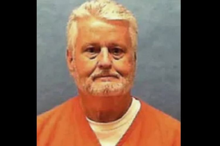 Robert Bobby Long (65), yang telah memperkosa dan membunuh setidaknya delapan perempuan di Tampa Bay pada tahun 1980-an,