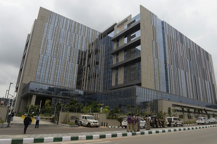 Gedung baru kantor Amazon yang berlokasi di Hyderabad, India, yang disebut memiliki ukuran terbesar dan menampung hingga 15.000 karyawan.