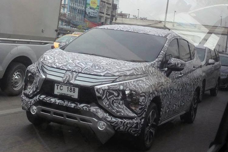 Mitsubishi Xpander terekam kamera sedang diuji di Thailand. 