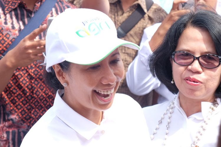 Menteri BUMN Rini Soemarno saat meresmikan program kewirausahaan untuk petani dan MBB di Sliyeg, Indramayu, Kamis (11/1/2018)