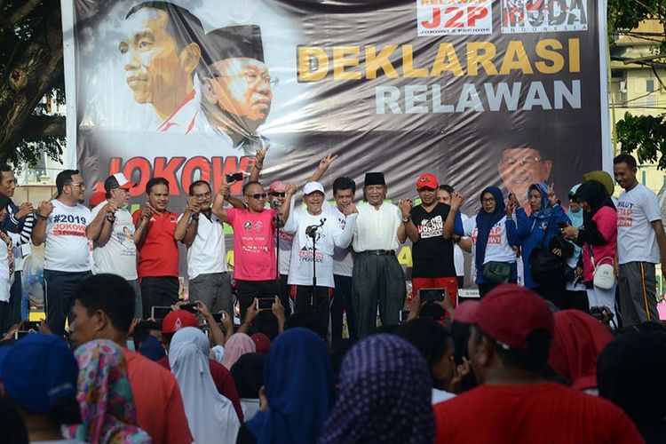 Gubernur Maluku Utara Abdul Gani Kasuba deklarasikan dukungannya terhadap bakal calon presiden dan wapres Jokowi-Maruf Amin di Ternate, Minggu (16/9/2018)