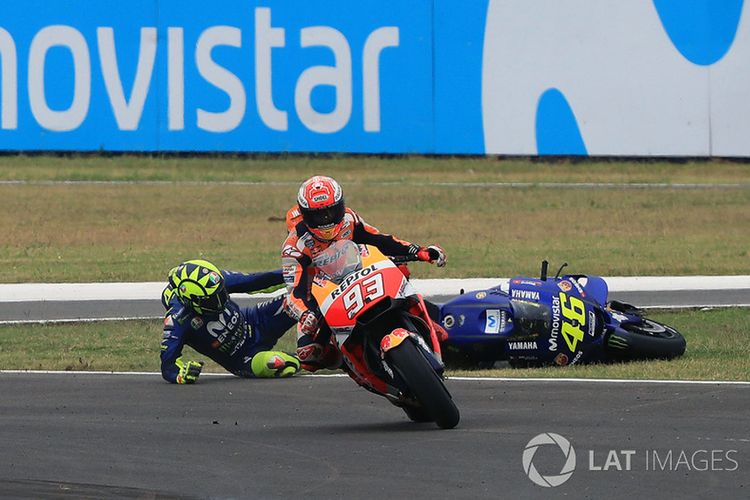 Adegan insiden antara Marc Marquez dengan Valentino Rossi di GP Argentina 2018.