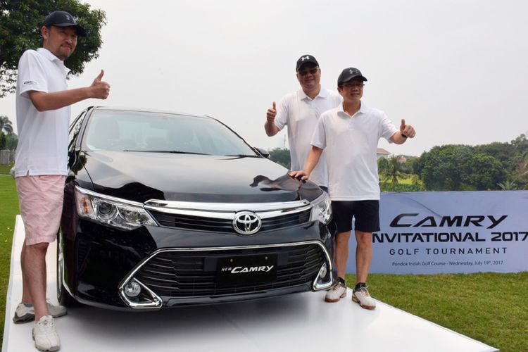 Toyota Camry dan golf sudah identik berpasangan sejak 2006.