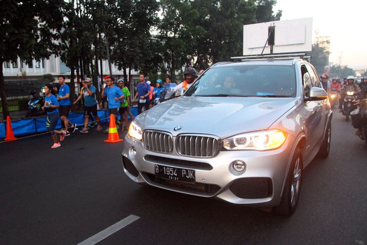 X5 xDrive40e iPerformance sebagai Clock Car.