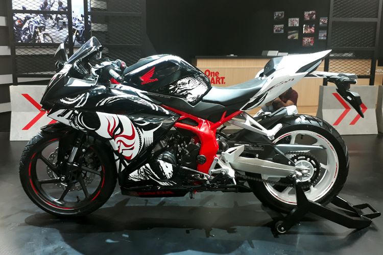 Honda CBR250RR edisi special tema Kabuki.