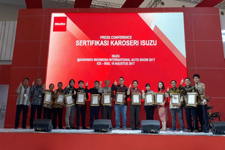 Sertifikasi 13 karoseri rekomendasi Isuzu Indonesia di GIIAS 2017.